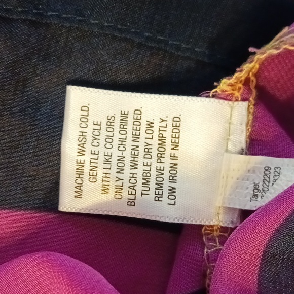 Geometric-patterned Xhilarationblouse EUC XS - Picture 8 of 8